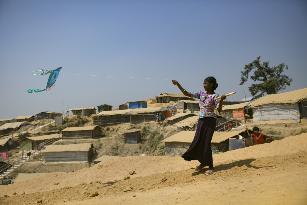 In Cox's Bazar, Bangladesh, Rohingya women refugees at UN WomenÕs Multi-Purpose WomenÕs Centres will make kites and write their demands and wishes on them before flying them, to celebrate International WomenÕs Day, followed by a video screening and debates on economic resilience. Balukhali camp March 8, 2018 Photo: UN Women/Allison Joyce